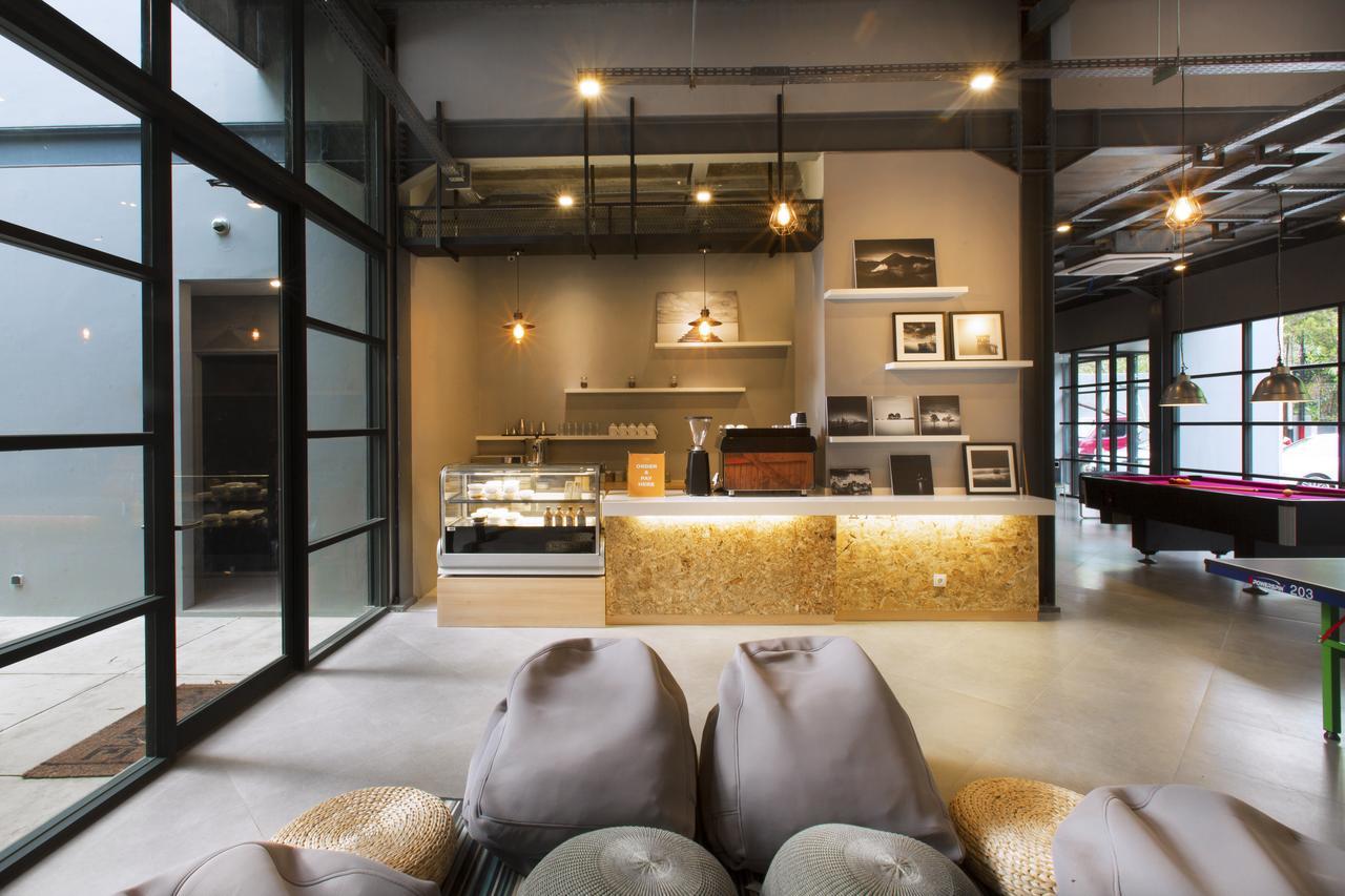 Nomad Hostel Kemang Jakarta Ngoại thất bức ảnh
